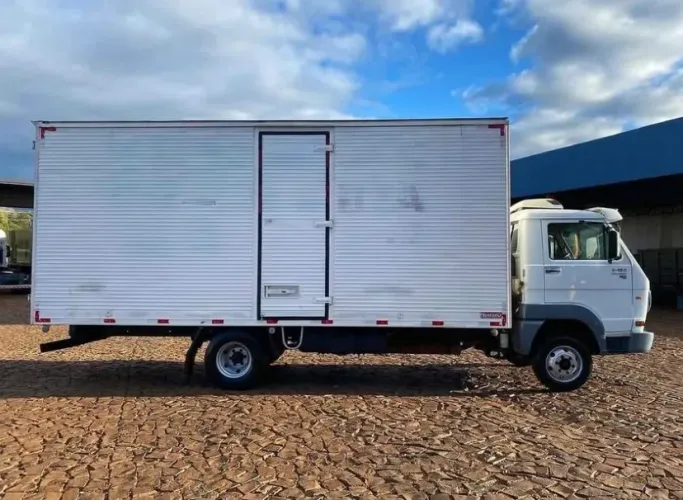 VW Delivery 8.160 Baú 2015 Diesel ? Caminhão Impecável Pronto para Trabalhar
