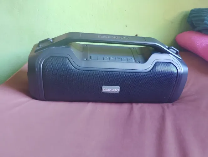 Vende-se caixa, seminova