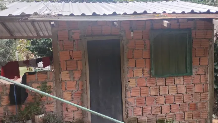 Vende -se uma casa