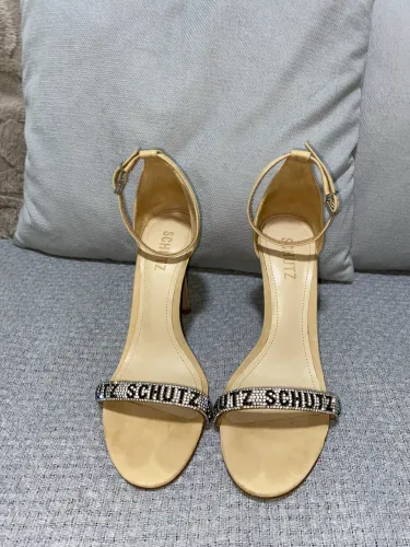 Sandália Schütz