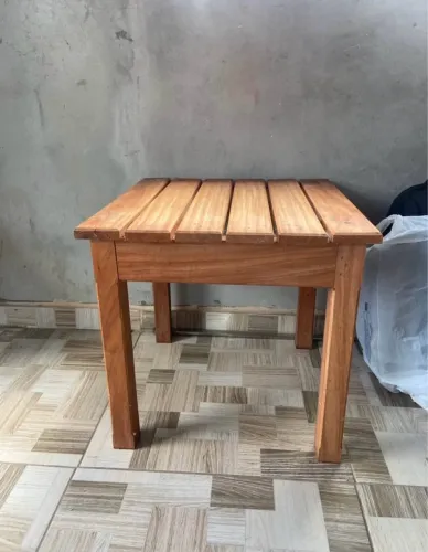 Mesa de frigobar