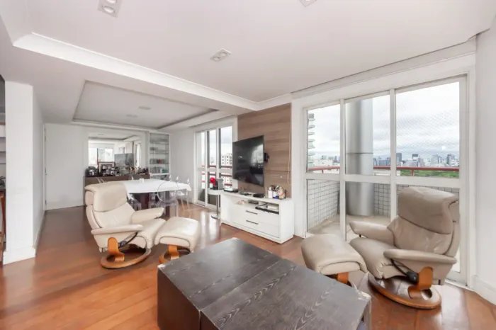 Duplex para venda em Itaim Bibi com 4 quartos, sendo 4 suítes, 190m²