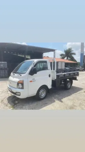 Frete com ajudante (61) 98180/ 1971