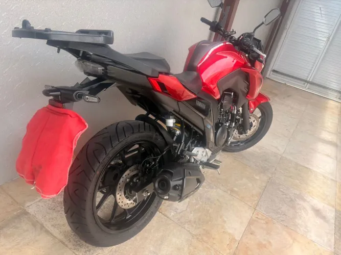 Moto FZ25 FAZER2025