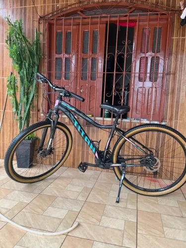 Bike aro 29 com 4meses de uso pra vende logo 