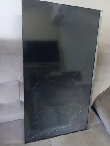 Tv 40 " Philco ,tela danificada, placas e led bons. 