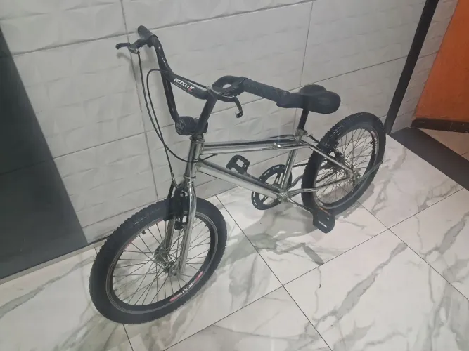 Bicicleta cromada aro 20.