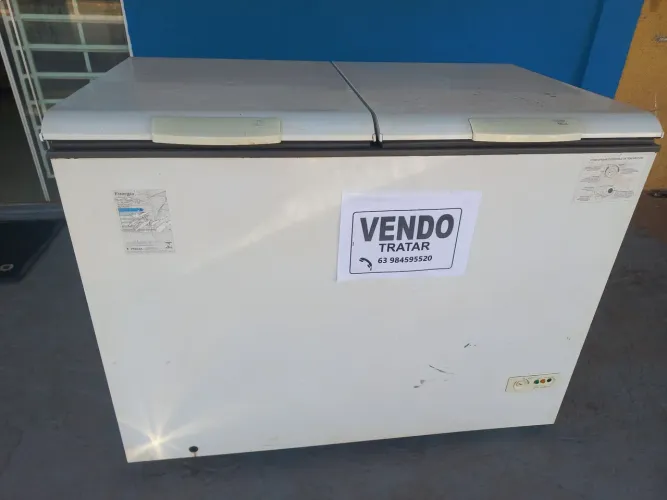 Freezer com motor novo, tem 1 ano de garantia funcionando perfeitamente 
