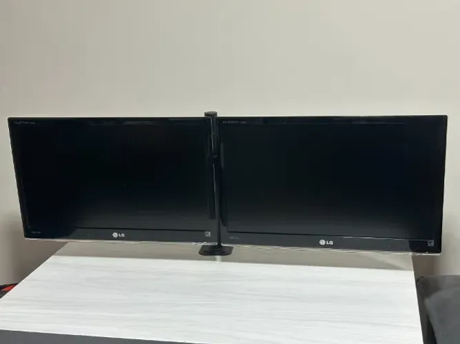 Dois Monitores LG LED IPS 24 polegdas FullHD