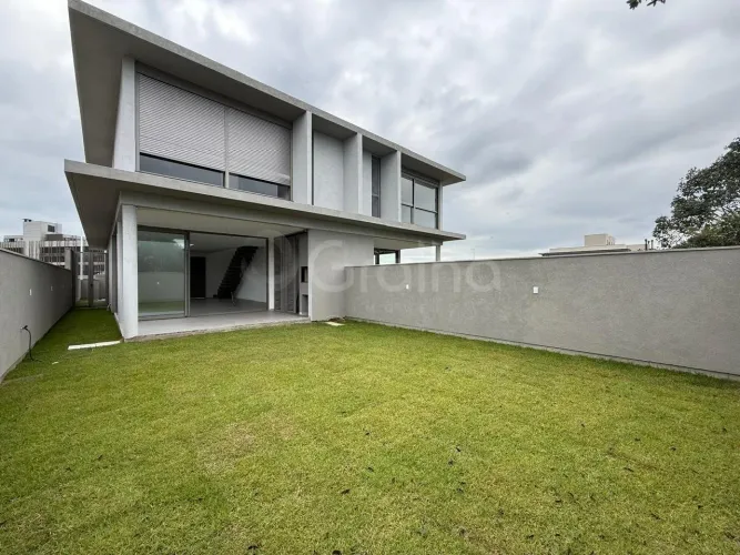 Casa com 225m² com 3 suítes no Campeche