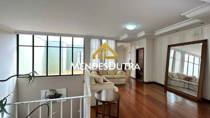 Cobertura duplex com 293m² à venda no centro de Piracicaba - SP.