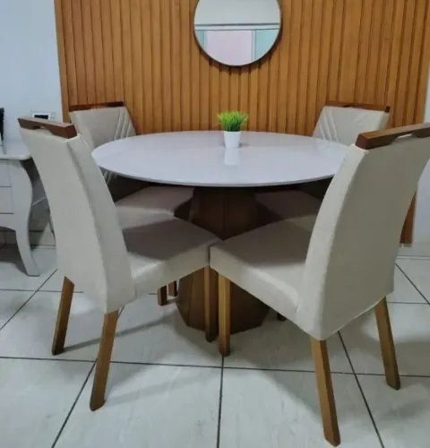 Mesa de jantar redonda com vidro