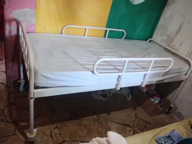 Cama hospitalar Dellaamed Duas manivelas. 1650$ pra vender logo. Aracaju. Bairro Santa 