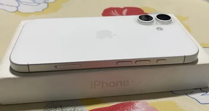 Vendo um iPhone 16 novo 