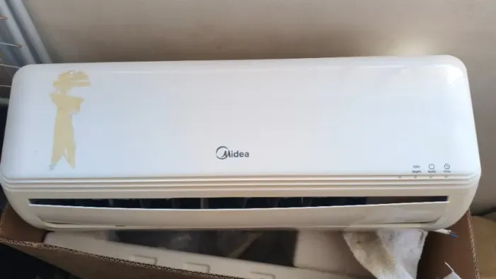Ar condicionado Midea 7.500 Btu's Compressor está queimado, tem que trocar.