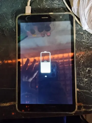 Vendo este tablet que ganhei na escola não estudo mais já terminei por isso estou vendendo