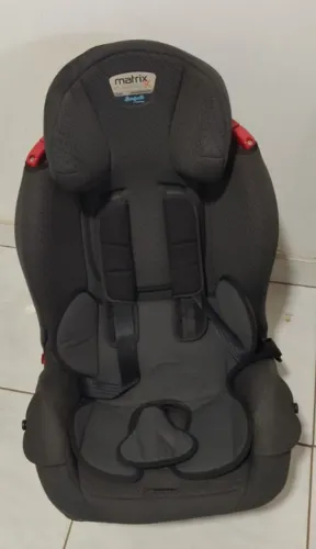 Vendo cadeira de criança 280 3 meses de uso, motivo vendi meu carro