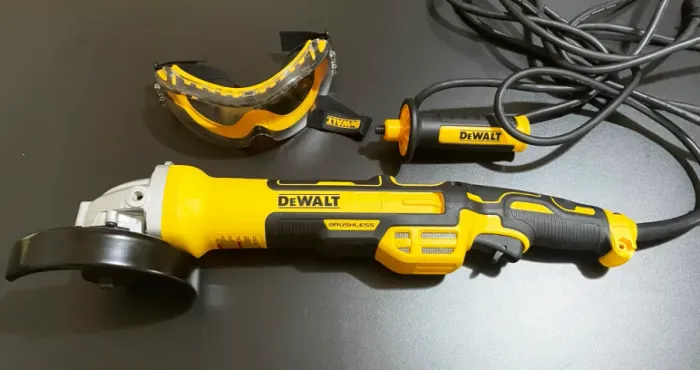 Dewalt Esmerilhadeira Angular 125mm 7 Velocidades 1.700W, 11.000 RPM