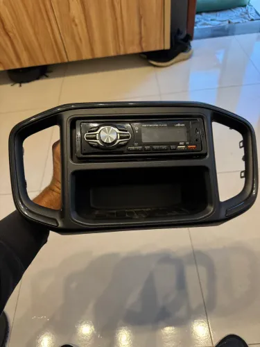 Kit Rádio Bluetooth + Moldura Original Strada 2021