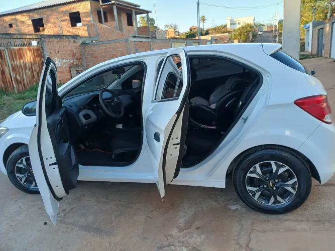Chevrolet Onix JOY Hatch 1.0 8V Flex Mec. 4P 2018
