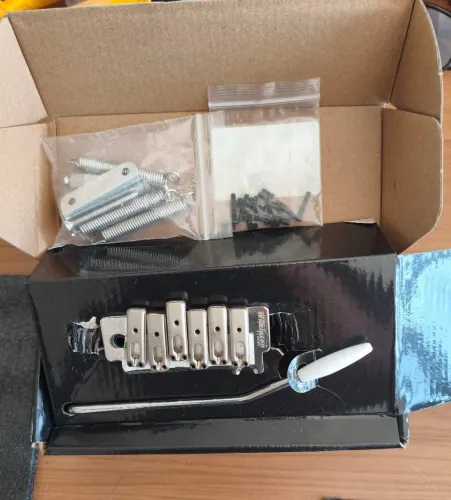 Ponte Tremolo Wilkinson 2 Pivô <br>Série M 2 Pivô 52,5 mm