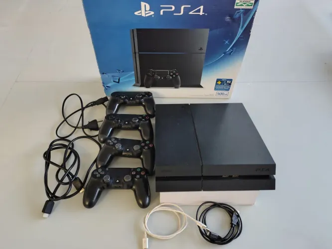 Playstation 4 500G c/ 4 controles originais