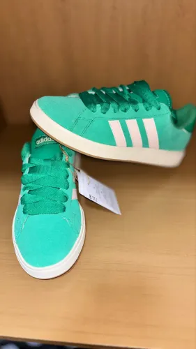Tênis Adidas - Tamanho 37 - NOVO