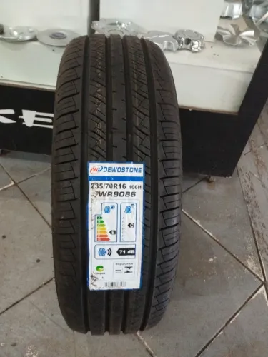 Pneu 235/70 16 . Novo