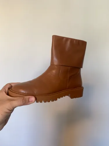 Bota Luiza Barcelos