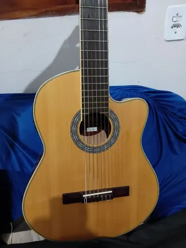 Violão sete cordas elétrico novo.