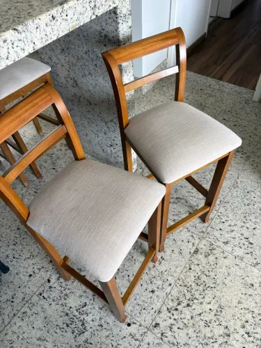 Banquetas de madeira