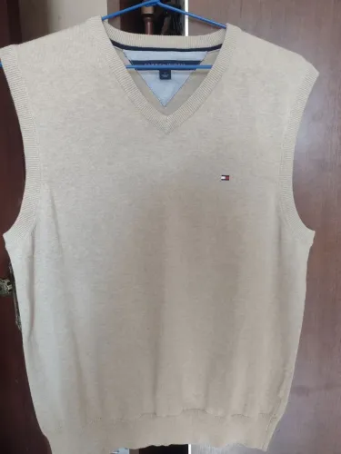 Tricô de lã marca Tommy Hilfiger cor bege nunca usado