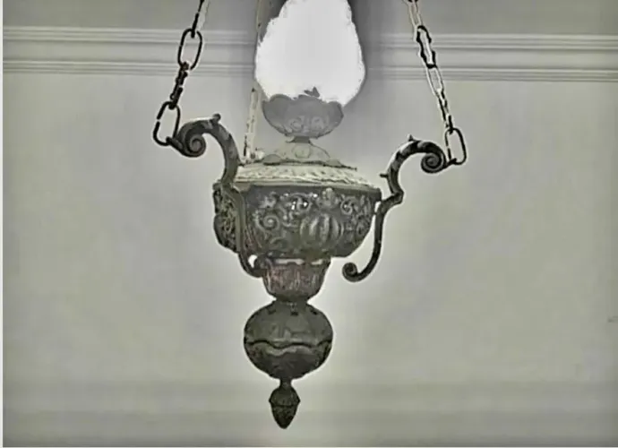LUSTRE TURÍBULO COM CÚPULA EM CHAMA. ANTIGUIDADE !