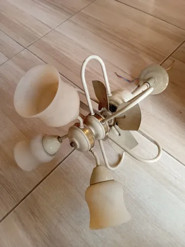 Lustre antigo com Cúpulas