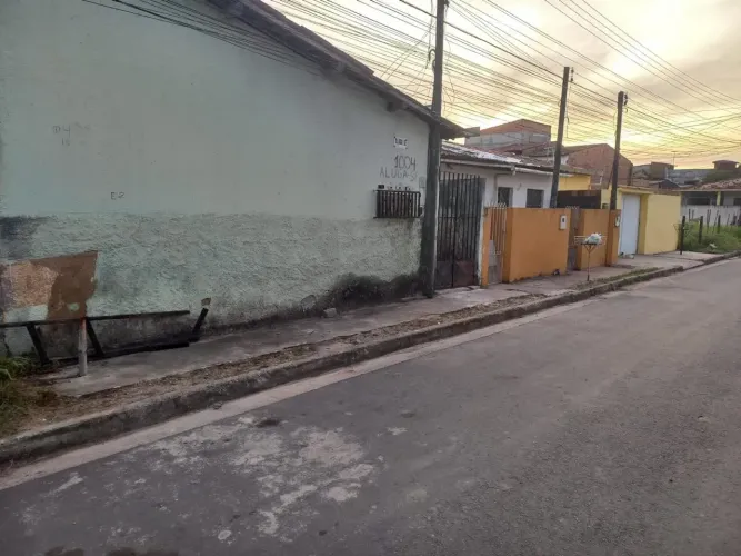 Oportunidade Vila com 4 casas, casas com 2/4, receita de 240 reais mensal