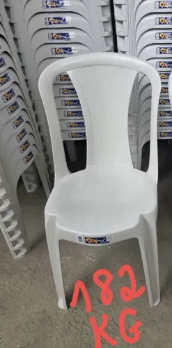 Vendo cadeiras e mesa usadas apenas 1 vez