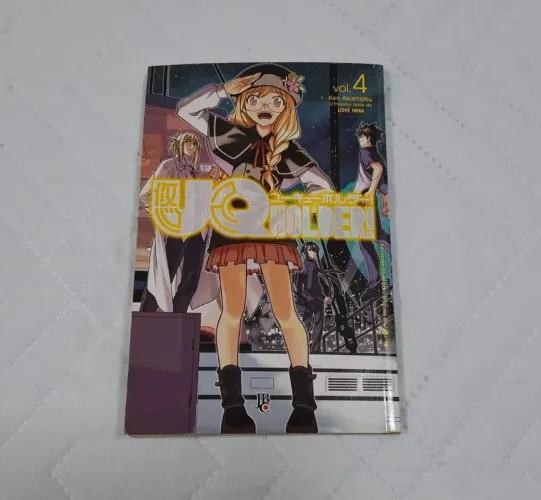 UQ holder - dois volumes do mangá