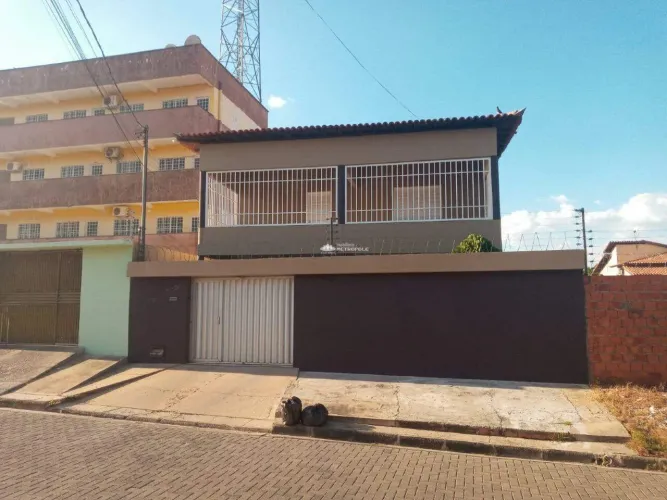Sobrado à Venda no Bairro Lourival Parente