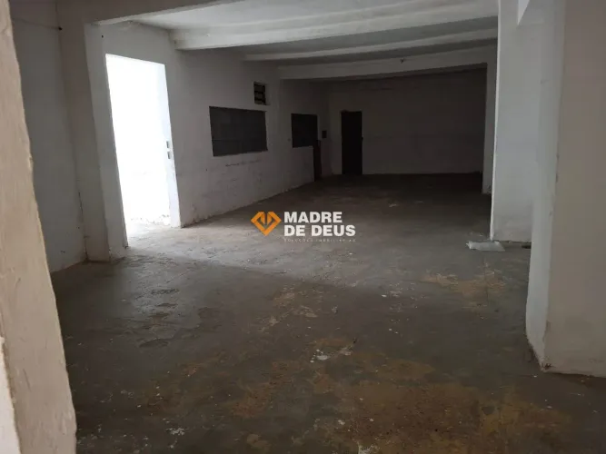 Prédio comercial no bairro Damas