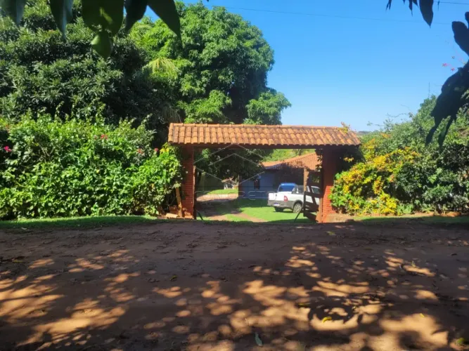 Lindíssimo rancho em Ribeirão Bonito- De frente com o Tiete- Porteira Fechada.