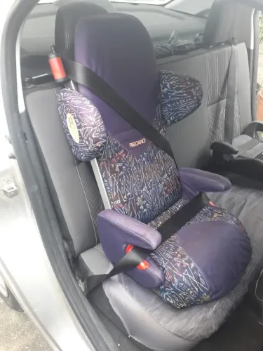 Cadeirinha para carro. Crianças de15-36 Kg