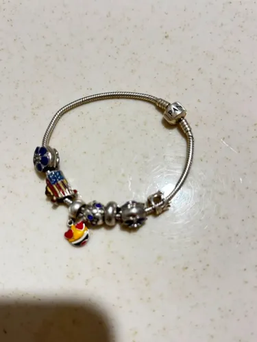 Pulseira Pandora em Prata + 5 Berlocks