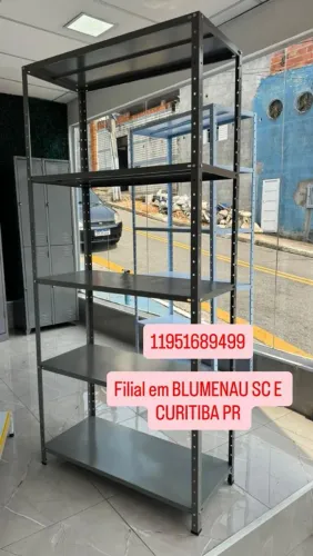 Prateleiras de aço para seu negócio