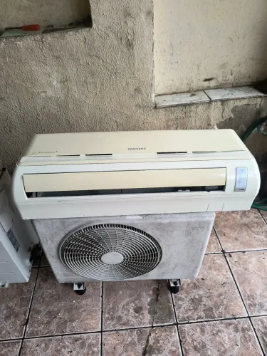 Ar-condicionado Samsung 9000 BTUs quente e frio 