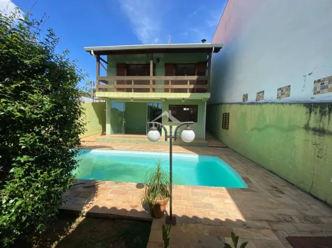 Casa em Atibaia com piscina - Jd Paulista - venda e locação