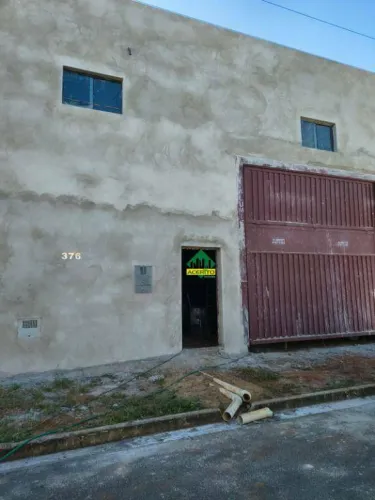 Aluga se barracão no bairro Costa Ville, novo.