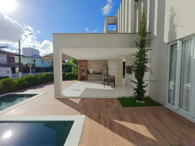 Casa com 4 Quartos e Piscina à venda no Condomínio Jardim Europa