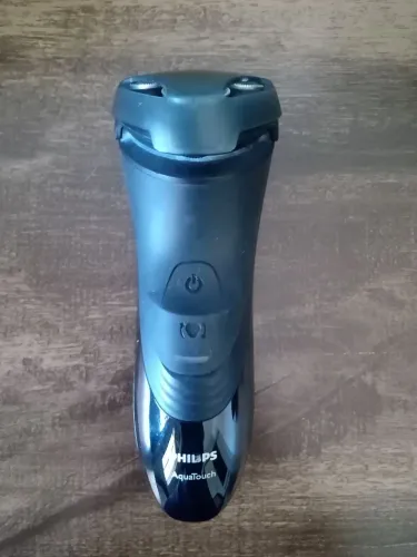 Aparelho de barbear Philips AquaTouch AT751