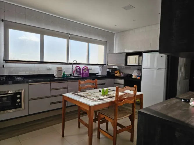 Apartamento à venda em localização privilegiada: 2 quartos, 1 suíte, 3 salas, 3 banheiros,