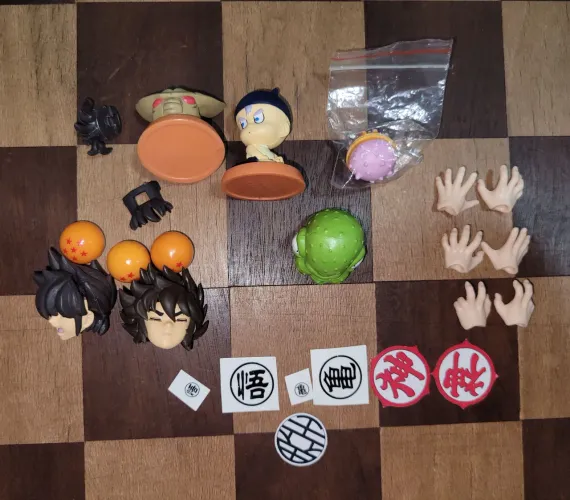 Kit Dragon Ball Z como Mãos Gohan, Head Gurdo, Trunks, Cell larva, esferas do dragão, etc